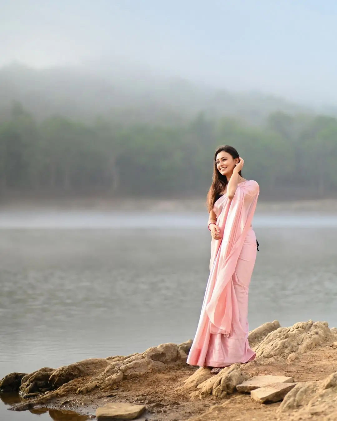 Telugu TV Actress Deepa Jagadeesh In Pink Saree Black Sleeveless Blouse